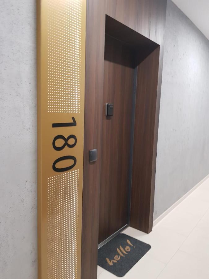 Apartament Old Town Wes Quality Suite بوزنان المظهر الخارجي الصورة