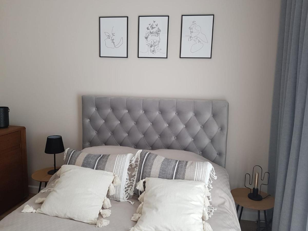 Apartament Old Town Wes Quality Suite بوزنان المظهر الخارجي الصورة