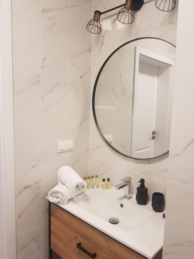 Apartament Old Town Wes Quality Suite بوزنان المظهر الخارجي الصورة